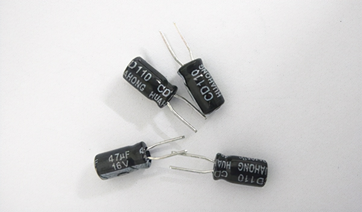 同样规格电容怎么不一样大,大功率电容看不到型号了怎么办