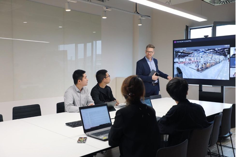 观澜｜安伟杰、比尔曼：菲斯曼的百年驯“火”记