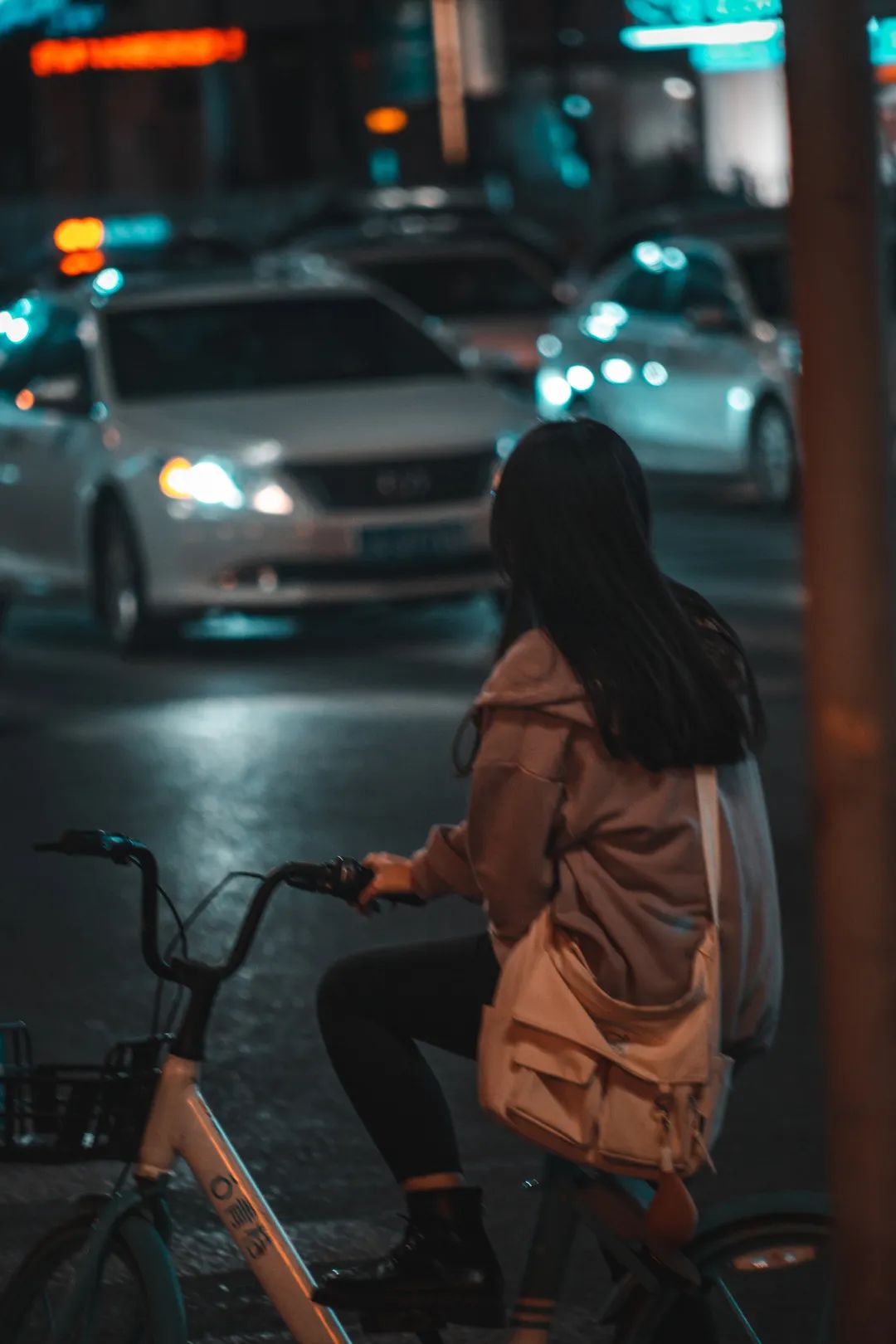 工资5000贷款70w累不,工资5000车贷3000累吗