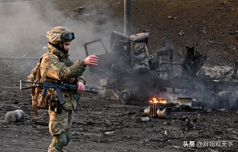 俄军坦克远程打击,俄军出动自爆装甲车对付乌军