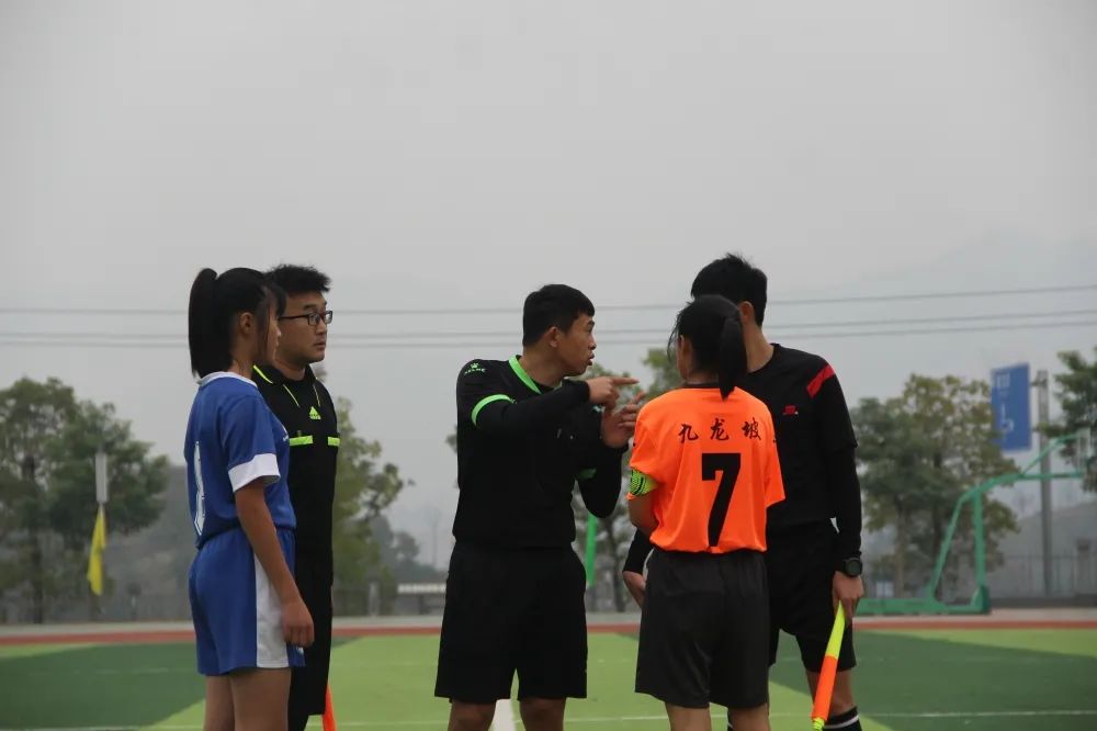 重庆市校园女子足球总决赛,重庆小学男子足球乙组比赛视频