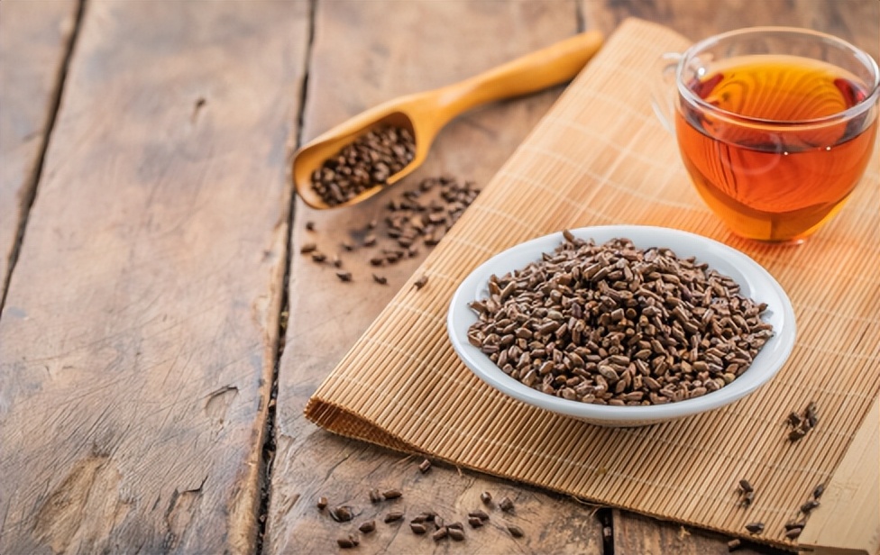 天气热了多喝点开水注意身体,天气热流汗多拿什么泡水喝最好