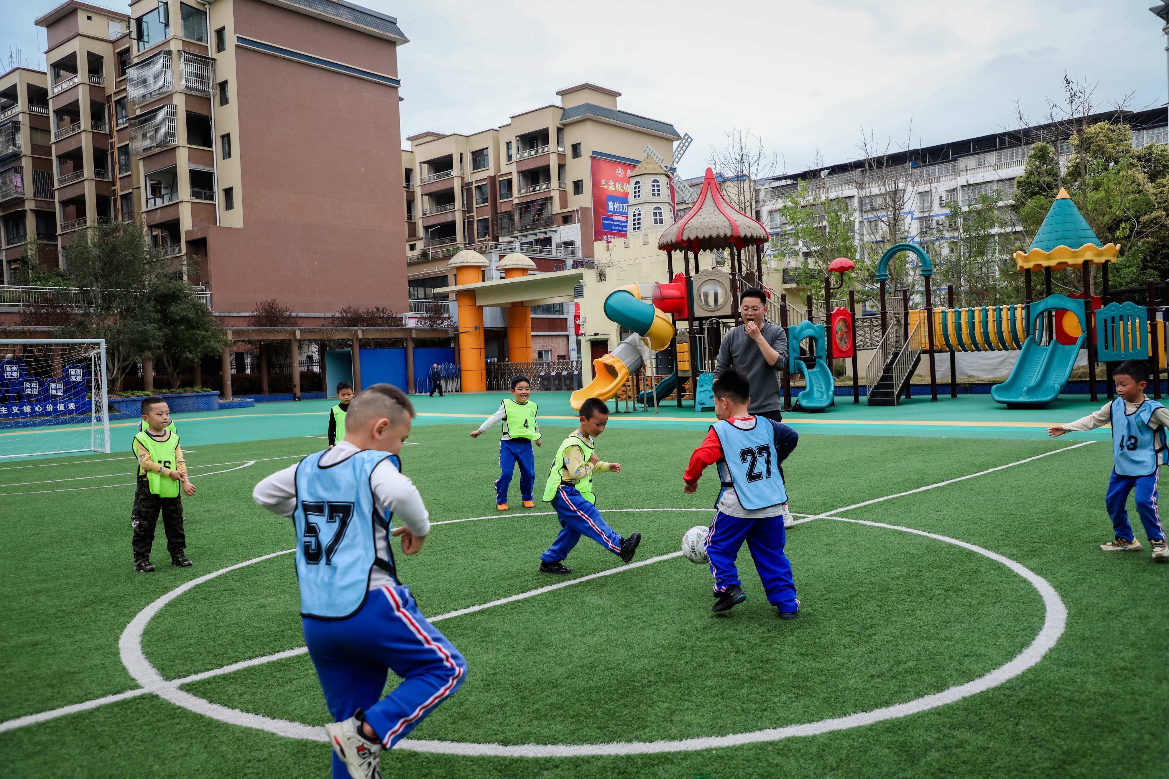 奔跑吧少年篮球赛幼儿园,奔跑吧少年幼儿园足球赛