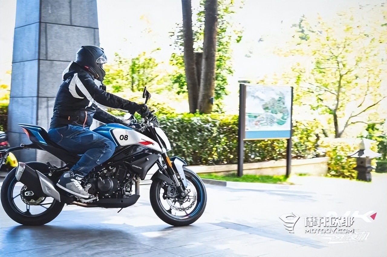 春风450srvs春风450nk,春风450nk与铃木650对比评测