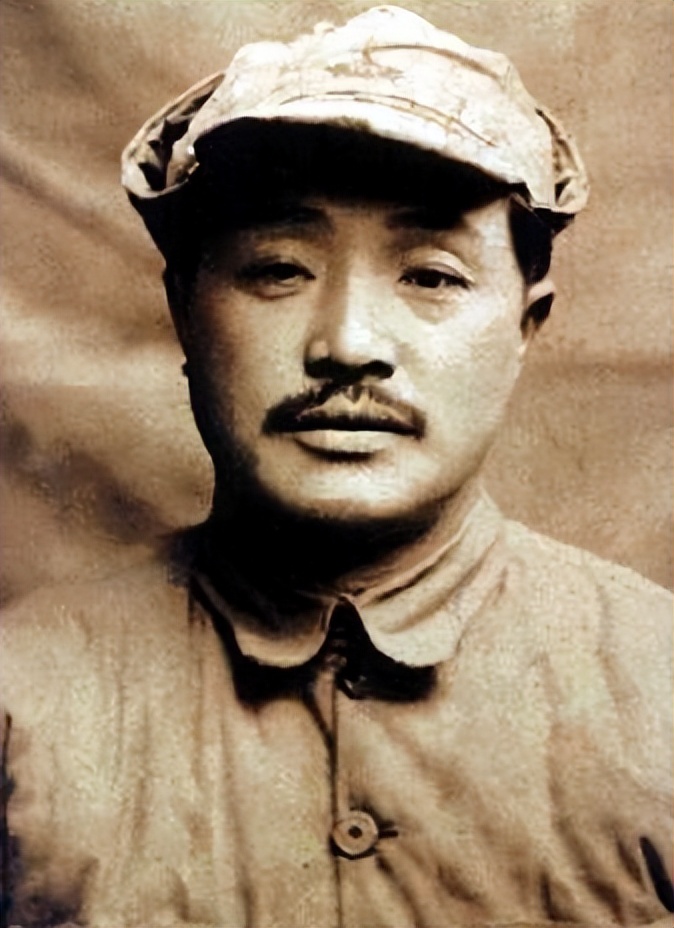 *德朱**是十大元帅之首，他的授衔编号为何是004？001号又是谁？