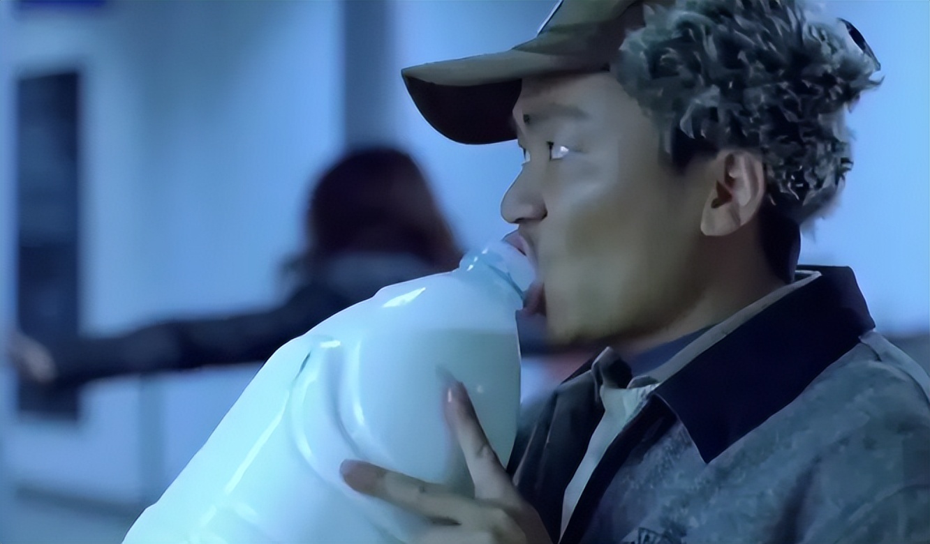 事实证明，41岁的王宝强，已经走上了另一条大路