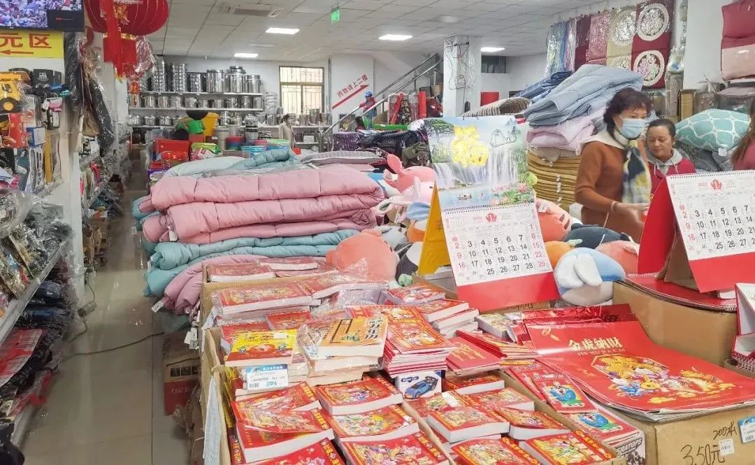 猛增120%,2元店火爆回归!现在,2块钱能买到什么?