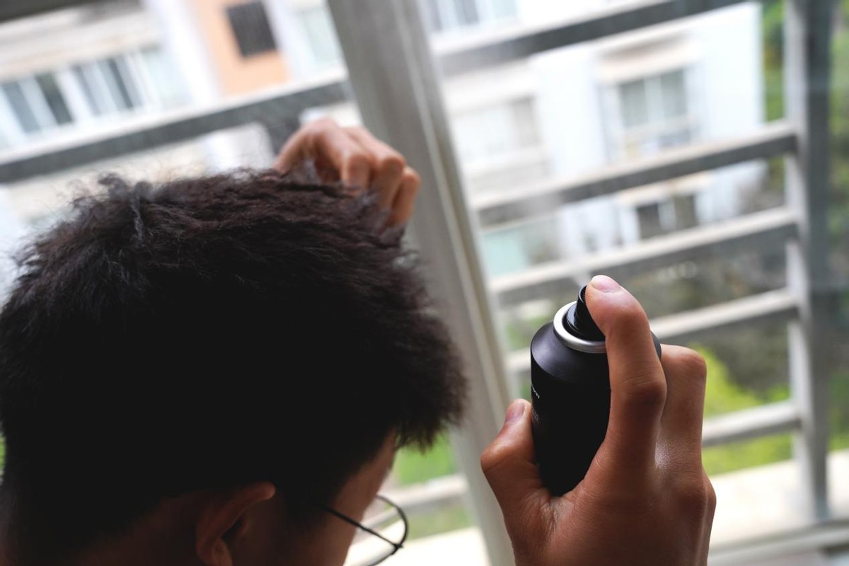 发质干枯毛躁去理发店怎么改善,没洗头怎么用发胶发蜡打理发型