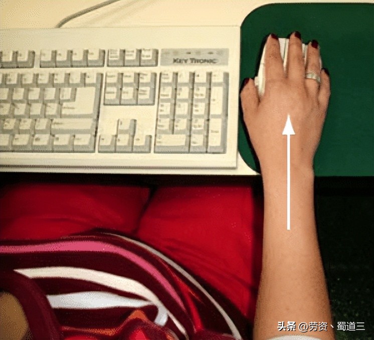 苹果鼠标握持方法,初学电脑鼠标教程