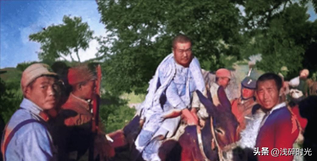 30个老照片记录女子与洋人*片鸦**烟枪下的白日梦