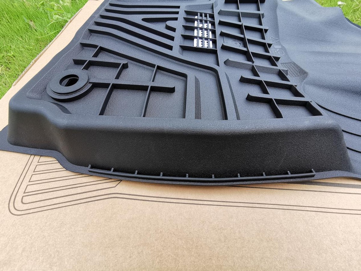 汽车里一股臭脚味,汽车脚垫有臭味怎么消除