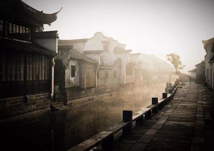 乌镇是个很美很美的地方,乌镇一个让人流连忘返的地方