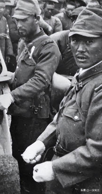 日军侵华留下遗物老照片,侵华日军发糖