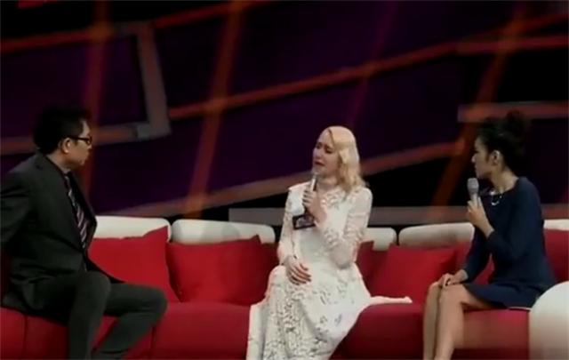 2013年,德国美女声泪俱下,感谢中医,救了她们一家