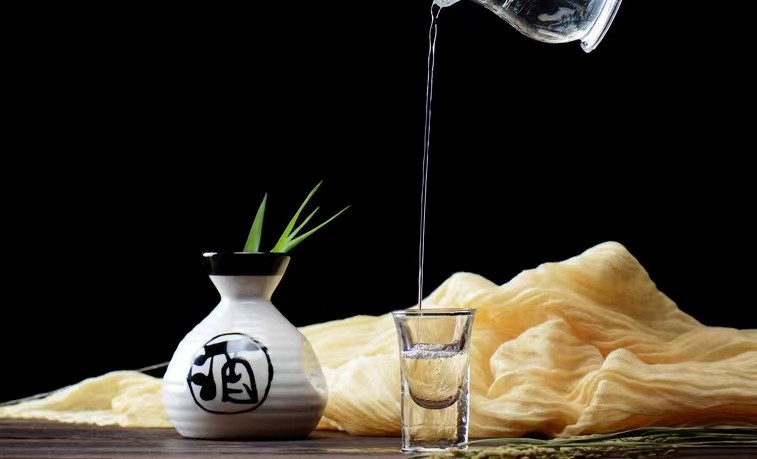 如何区分酱香型白酒,白酒怎么区分浓香型和酱香型