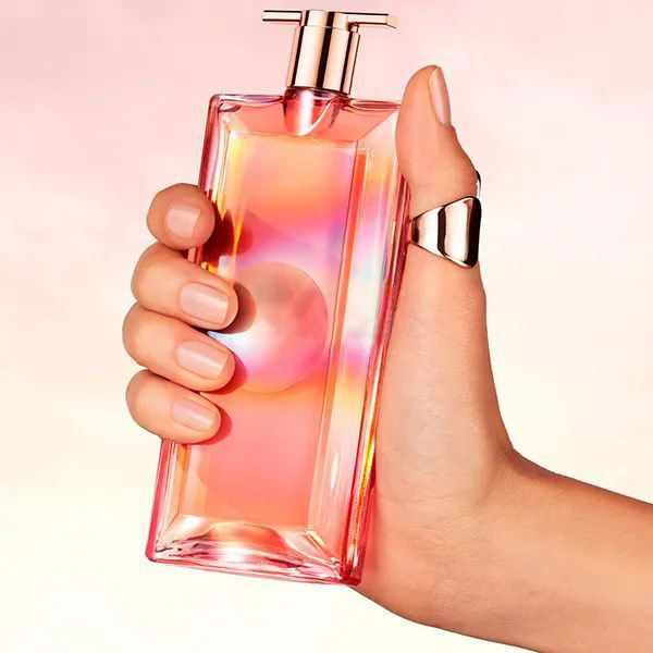 完美日记唇釉和3ce唇釉哪个好用,完美日记眼影盘麦兜还是3ce好用