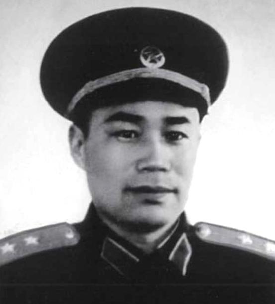 1975年，王近山在农场生活贫苦，*小平邓**得知后：恢复行政6级待遇