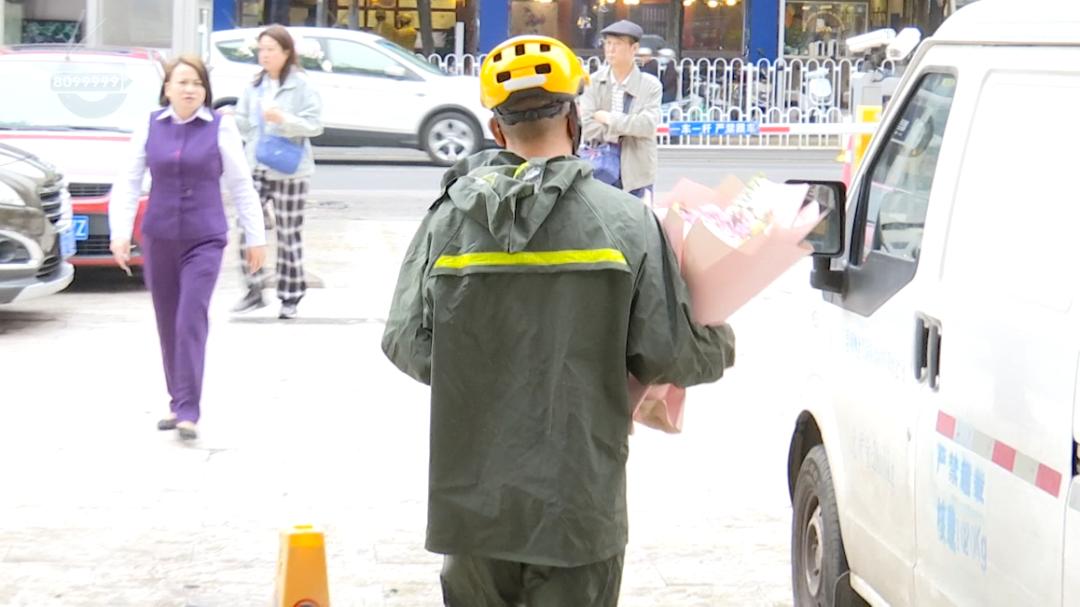 鲜花蛋糕香槟玫瑰,鲜花蛋糕感恩有你