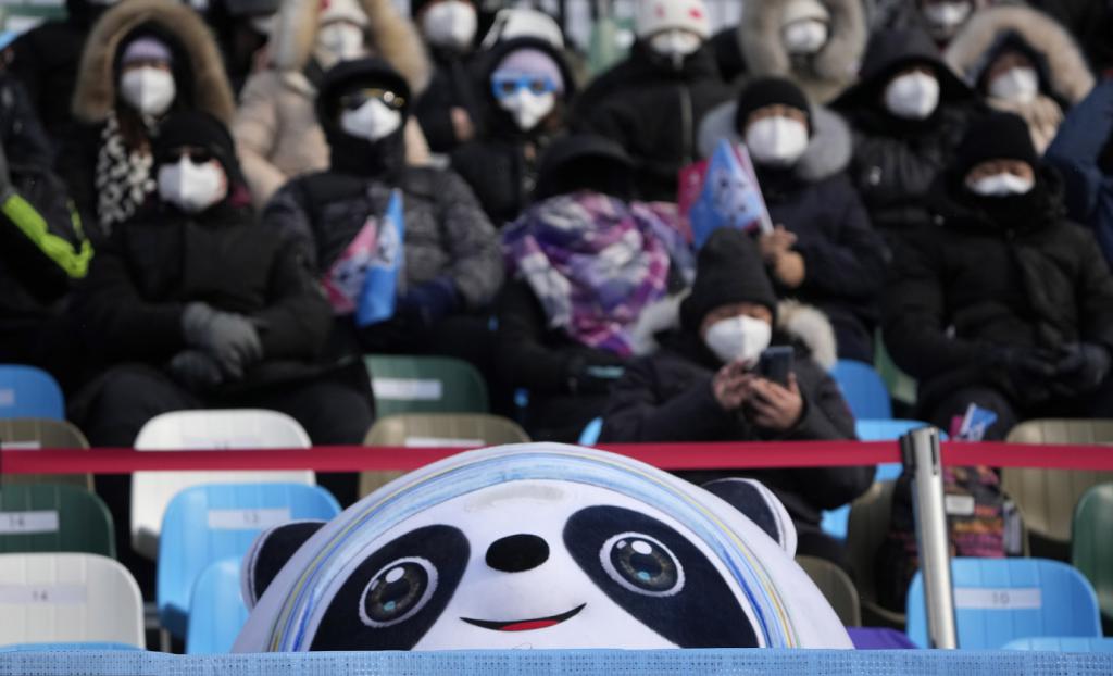 顶流冰墩墩遭人工拆除,顶流冰墩墩万众追捧