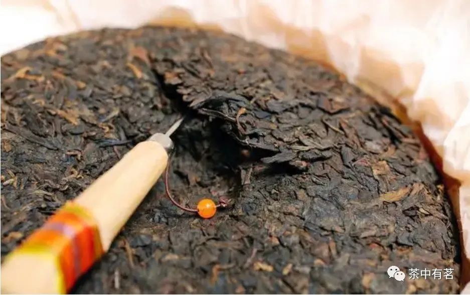 普洱茶放车上能吸收异味吗,普洱茶怎么去除异味