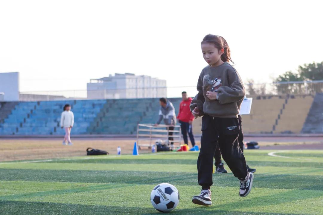 如皋市高明学校:秉承红色老区光荣传统,高明足球勇争一流