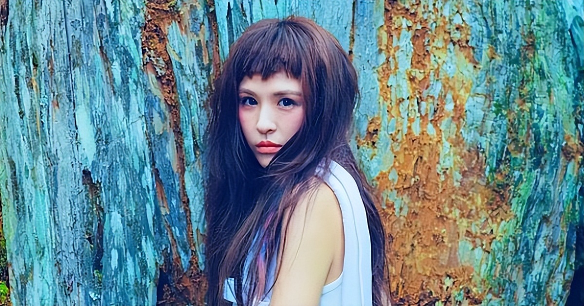 伤感催泪的歌曲离开你我舍不得,略带伤感的歌曲每一首歌都有故事