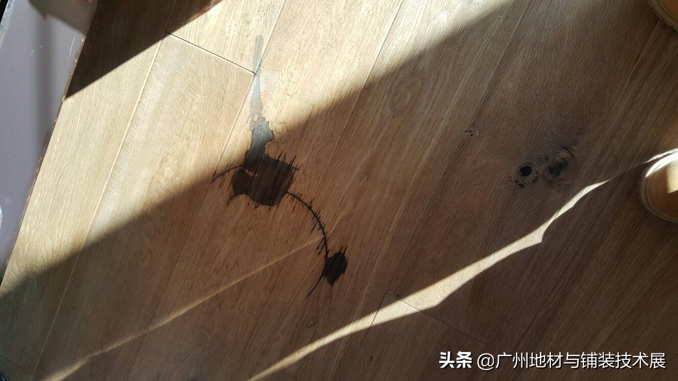 木地板缝隙太脏发黑怎么处理,木地板黑霉怎么办