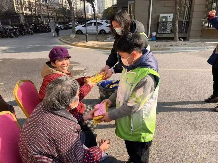 猜灯谜赢花灯趣味闹元宵,元宵节当然少不了做花灯猜灯谜