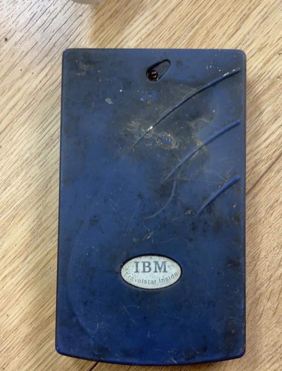 20块钱在富人家里收了一台1982年的电脑当年只有有钱人能用得起