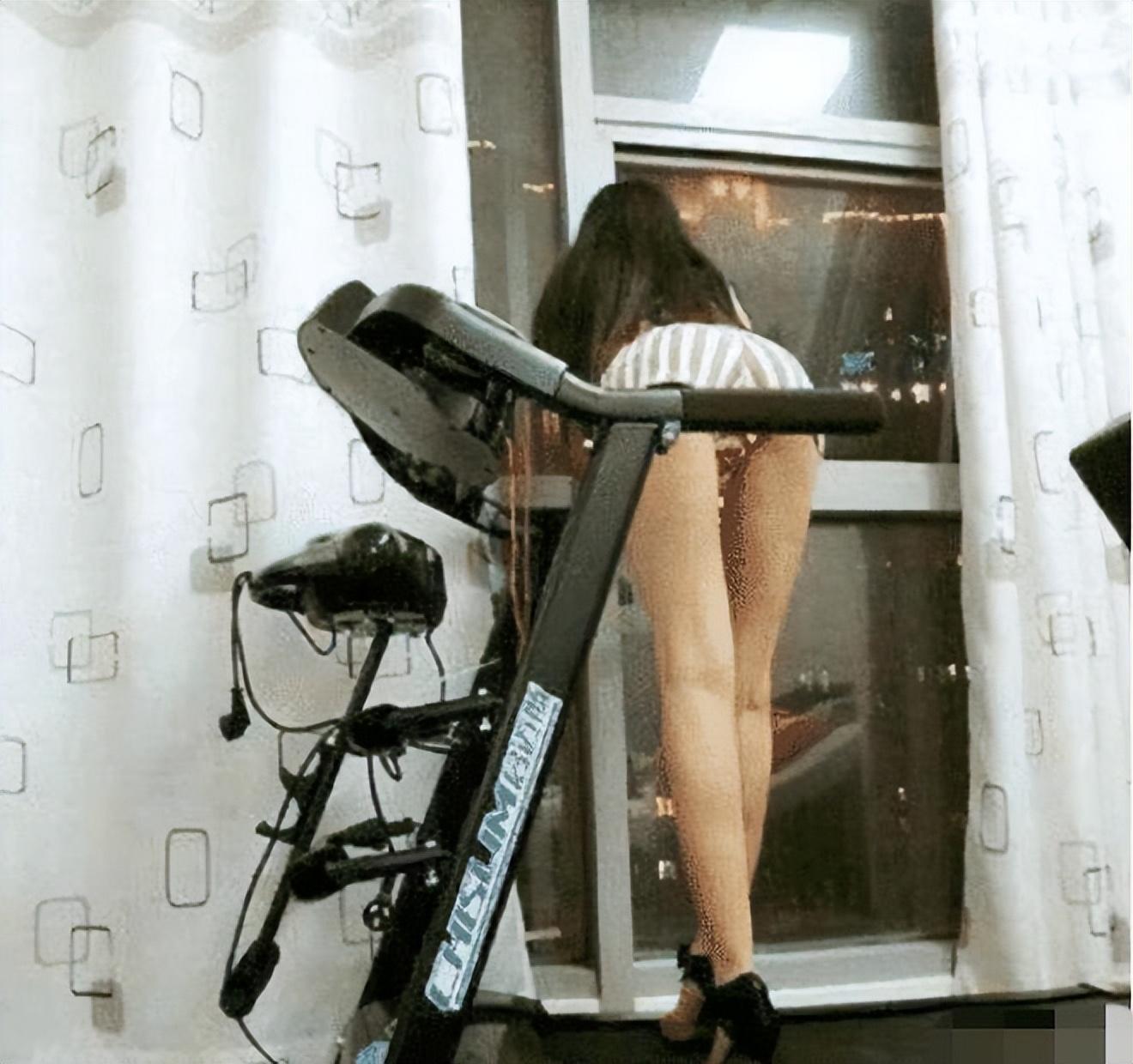 隔壁的单亲妈妈来我家借跑步机,但是为什么她还穿高跟鞋?: