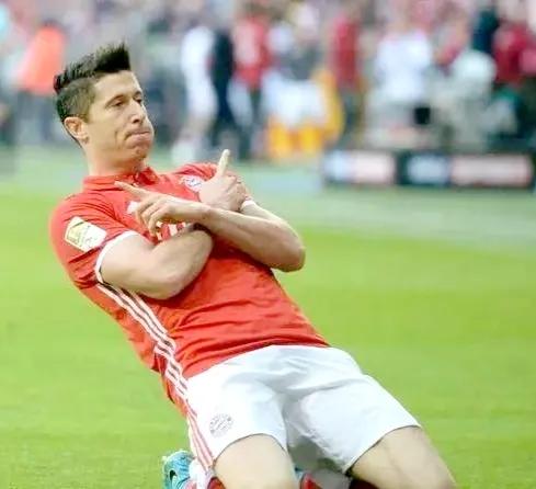 足球进球标志性庆祝动作,迪马利亚进球庆祝动作有哪些