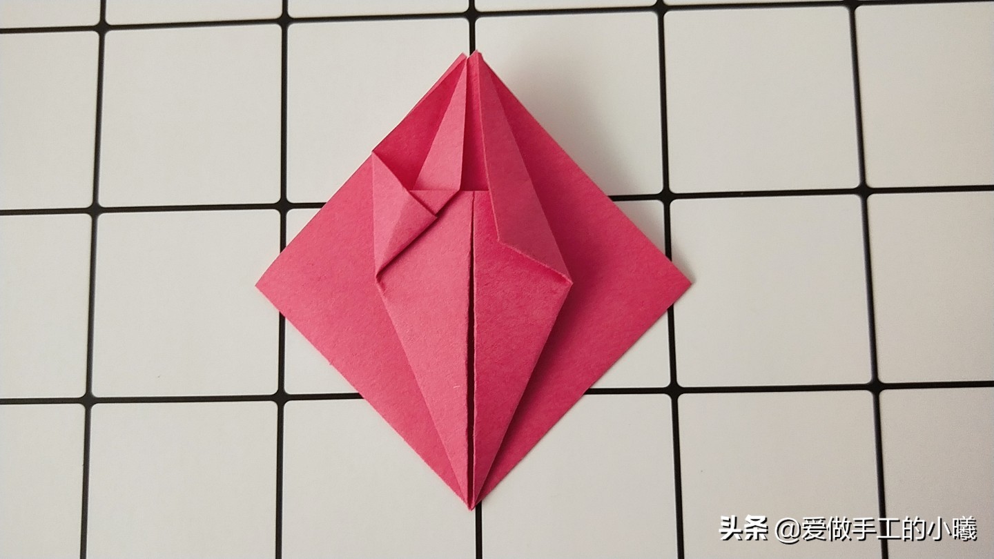 折纸小草最简单的折法,怎么用小星空纸折一个简单的手工