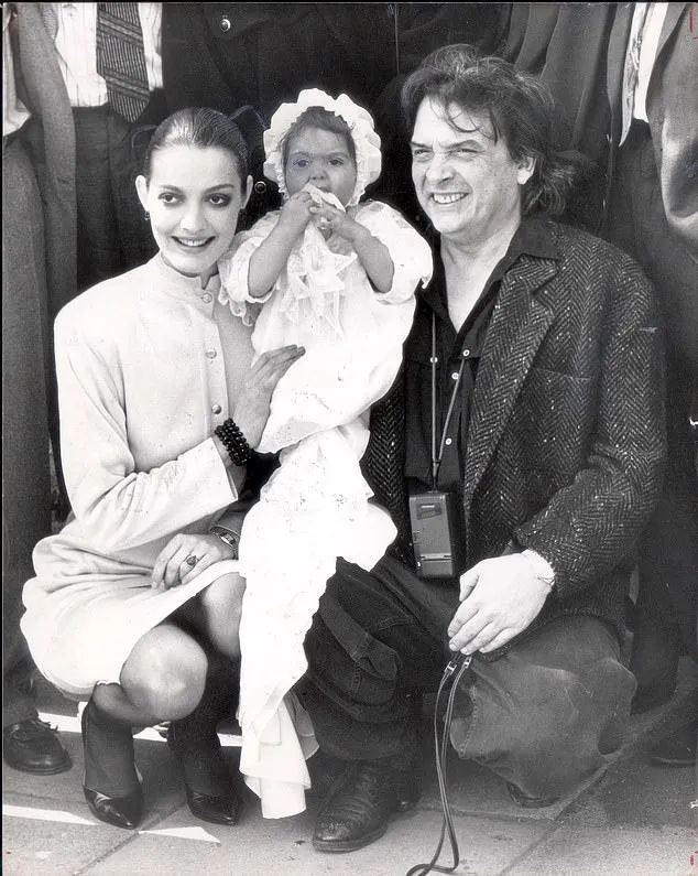 那位曾靓绝时尚圈、串起欧洲上流社会的超模为何落魄至此……