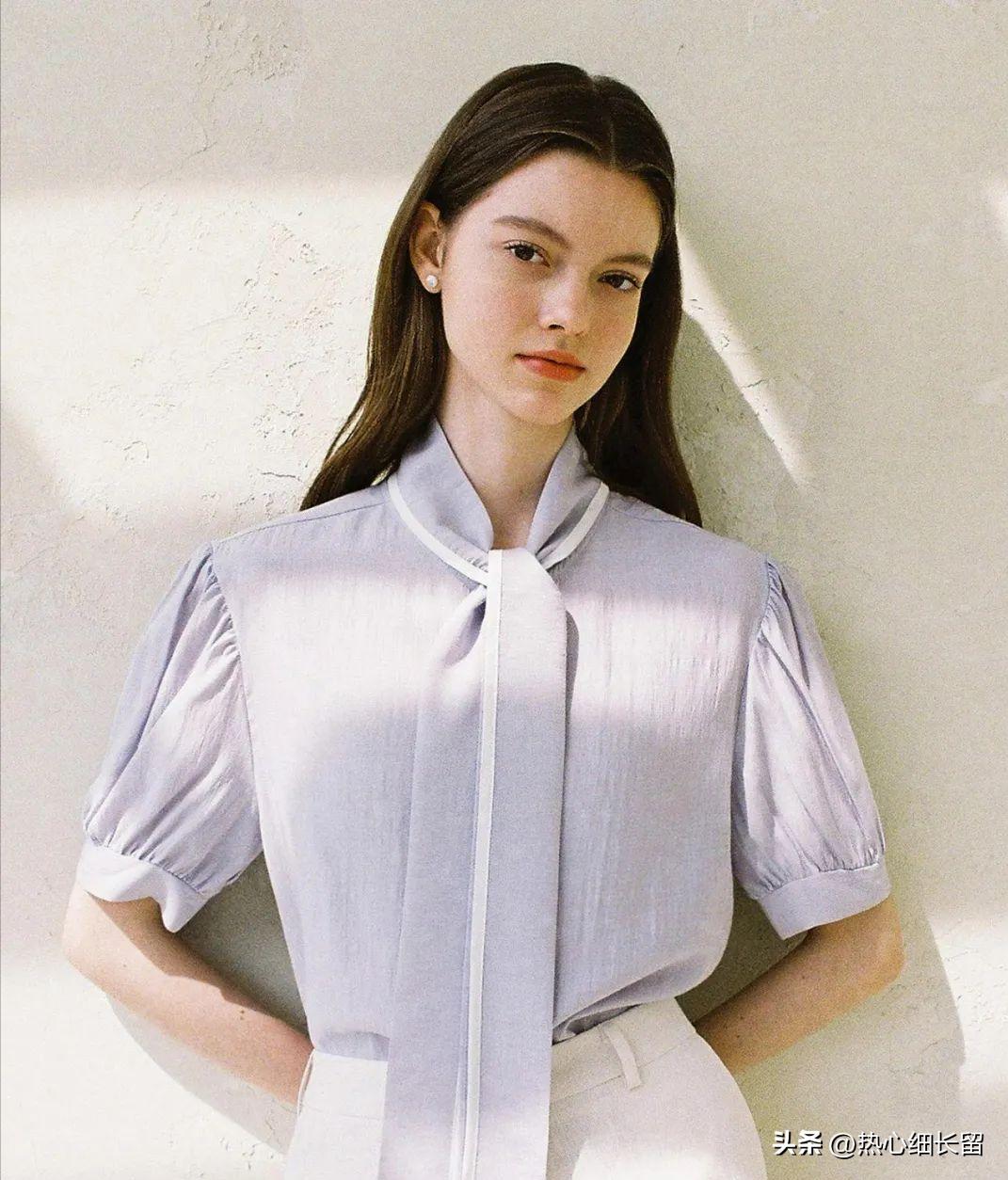 t恤加上立体感强的衬衫气场全开,女式短袖t恤衬衫