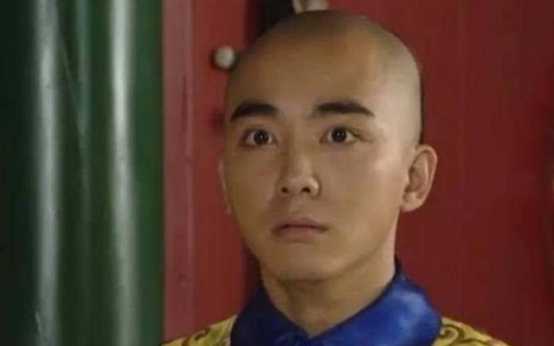 和珅与刘墉谁的年龄大,和珅阿桂同时期官位