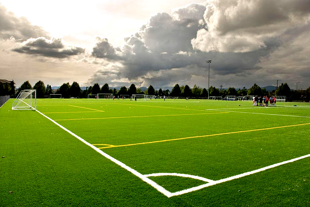 人造草皮足球场施工价格,足球场人造草坪施工多少钱