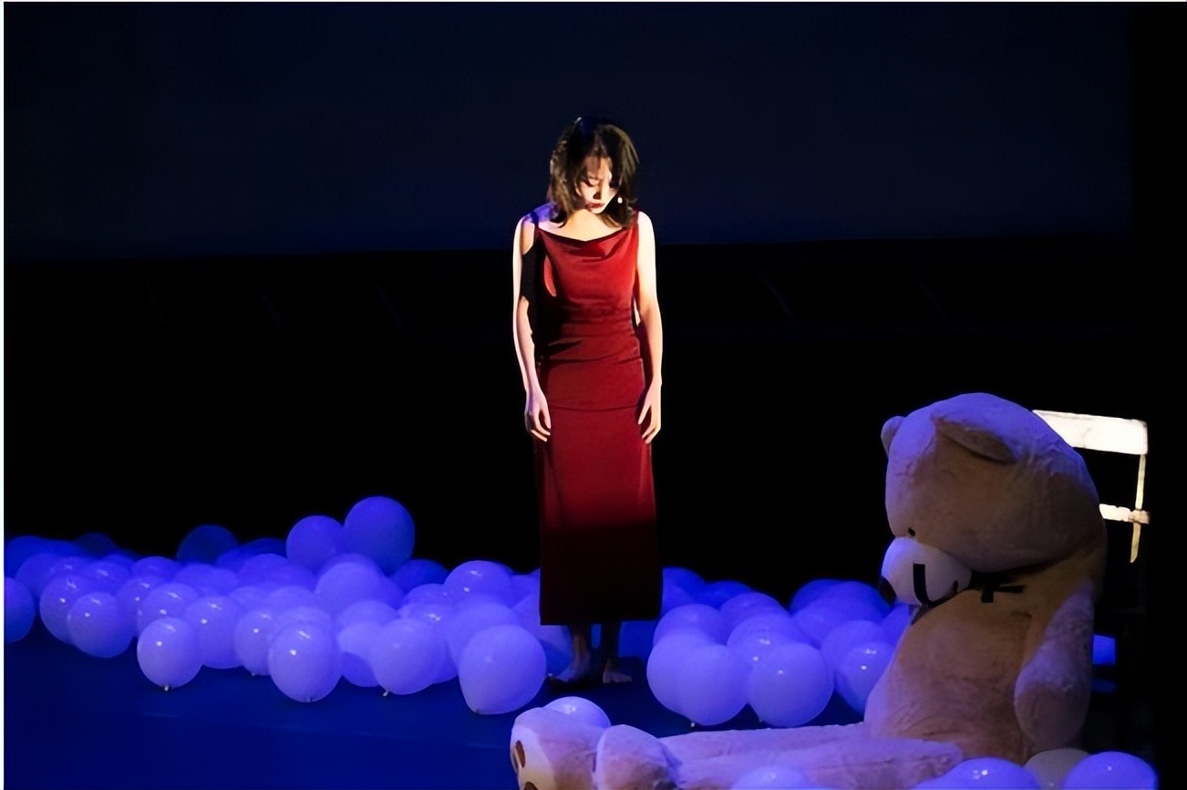 话剧背景配乐压抑,话剧表演背景音乐压抑