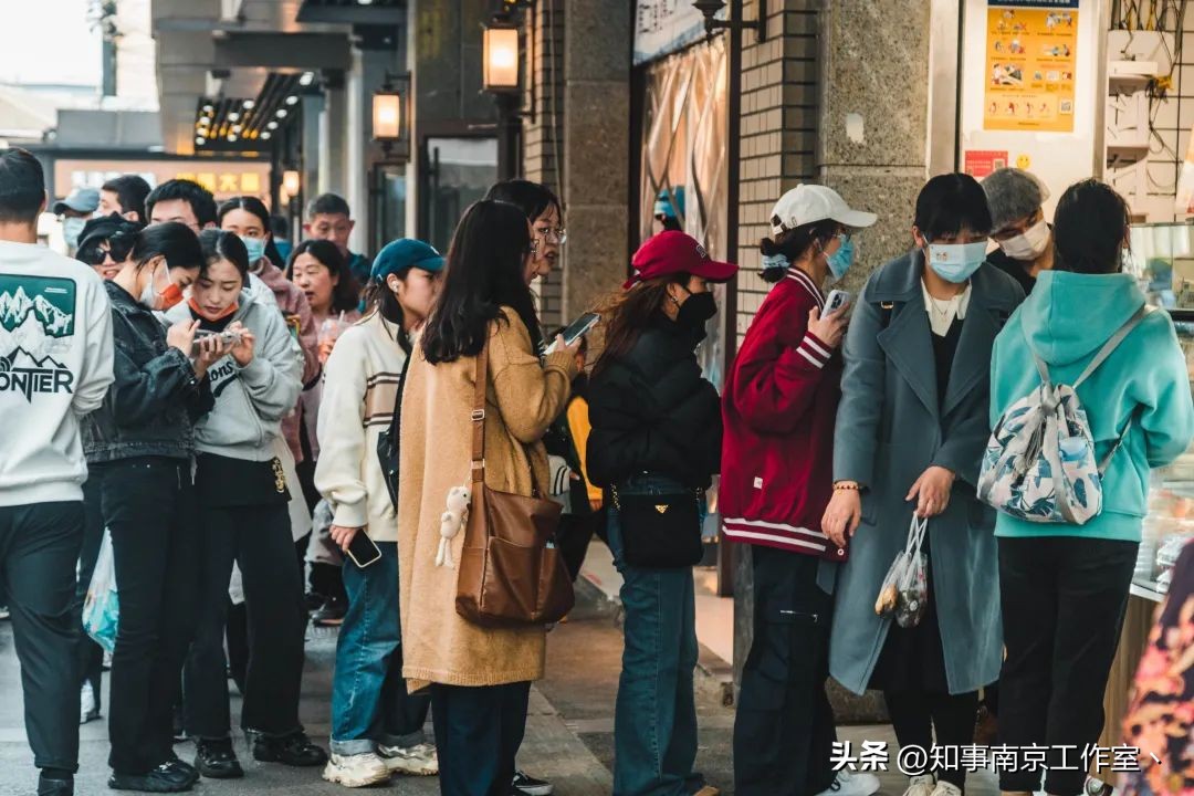 在南京来科巷就三件事：排队、排队、排队！