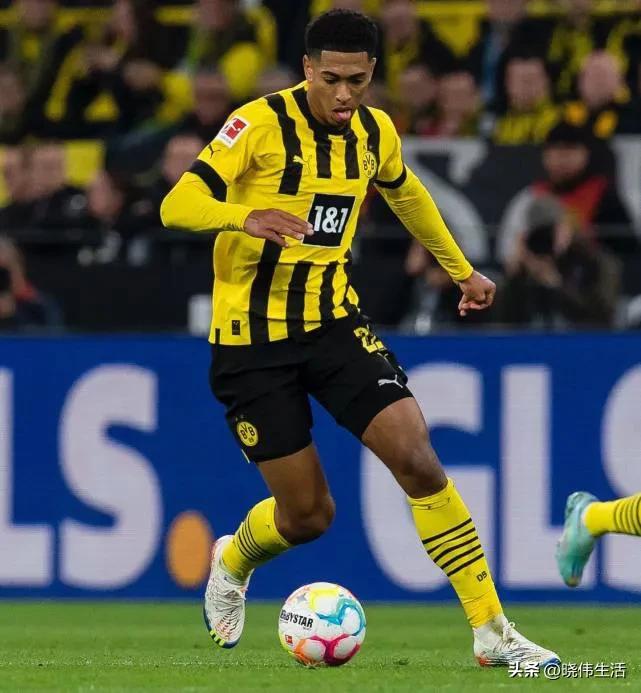 小白看国足,贝林厄姆小球迷回头