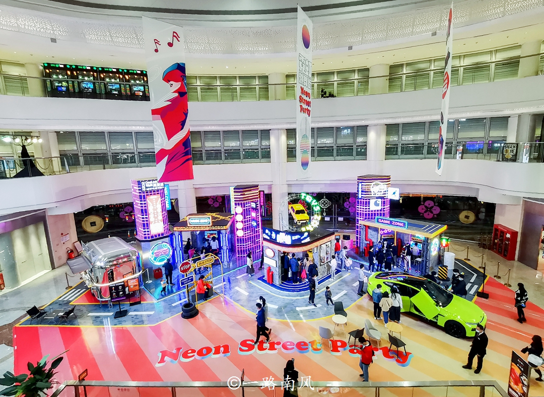 广州天河区人气商场，所在的位置原来是偏远郊区，现在却游人如织