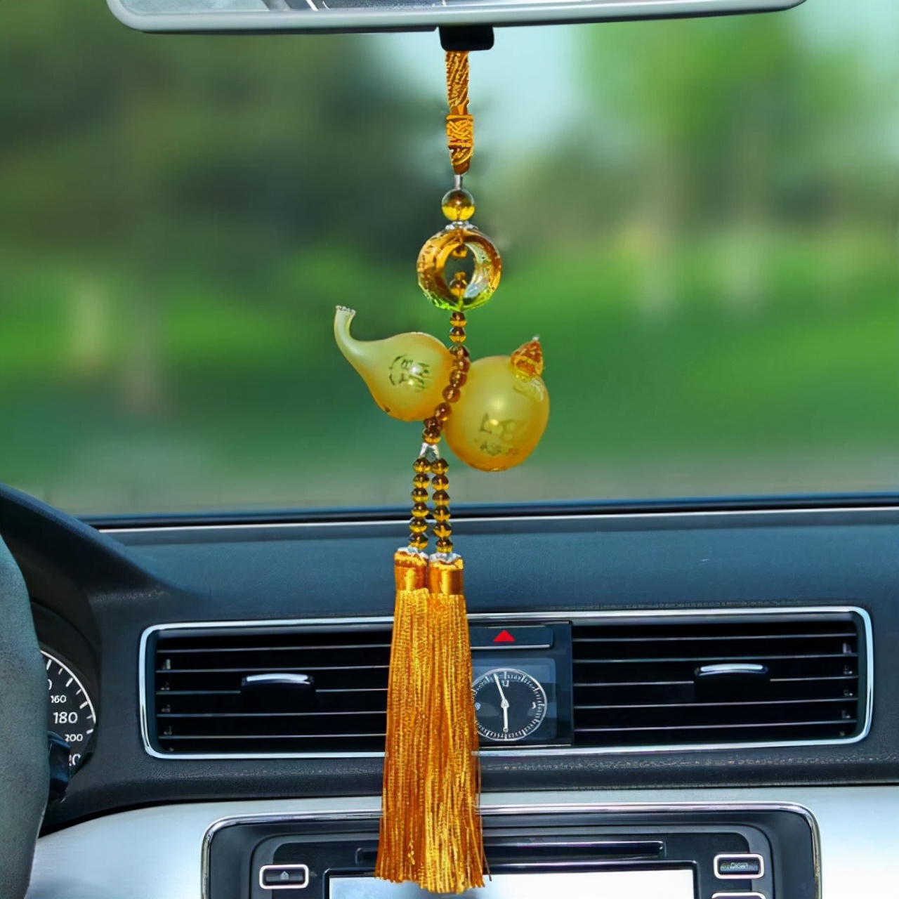 交警规定的车上必备物品,交警提醒后备箱不能放4样东西