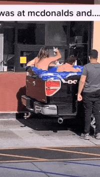 神回复：把儿子头弹破了，老婆马上回家怎么办？我只想留条命