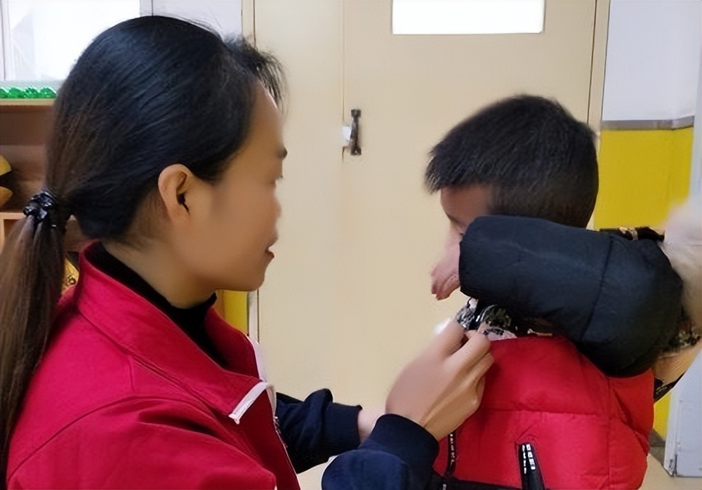 孩子遭遇校园霸凌反打,校园霸凌被受害者家长暴打