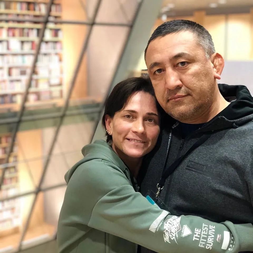 在这路遥马急的人间下一句是什么,在路遥马急的人间真的有人爱你吗