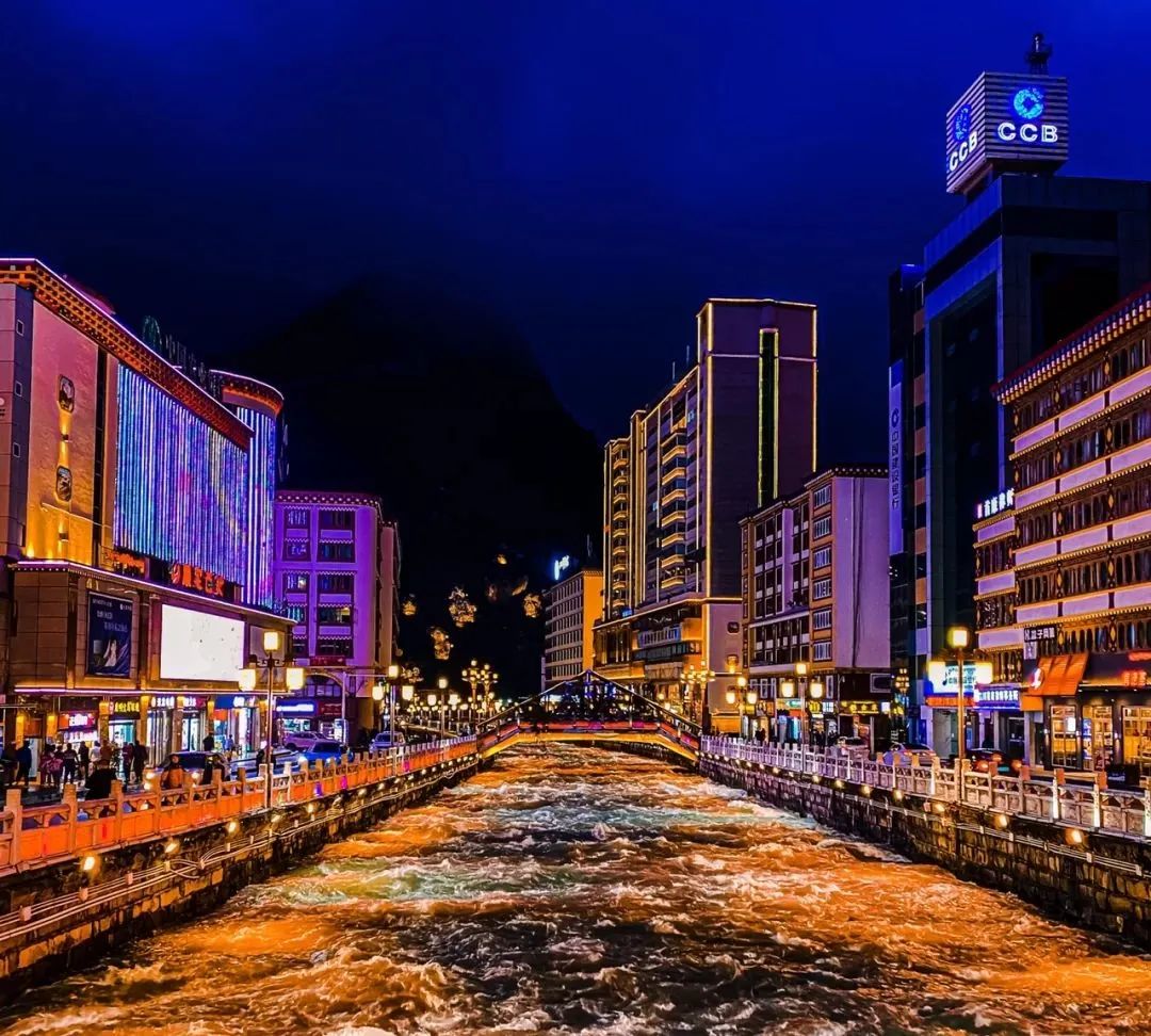 甘孜文旅局长化身侠客火出圈,火出圈啦