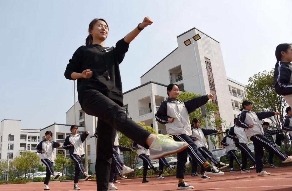 体育纳入初高中学业水平考试,体育纳入高考学业成绩