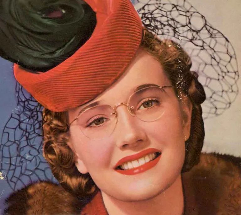 眼镜女郎的美，老电影都拍不出来