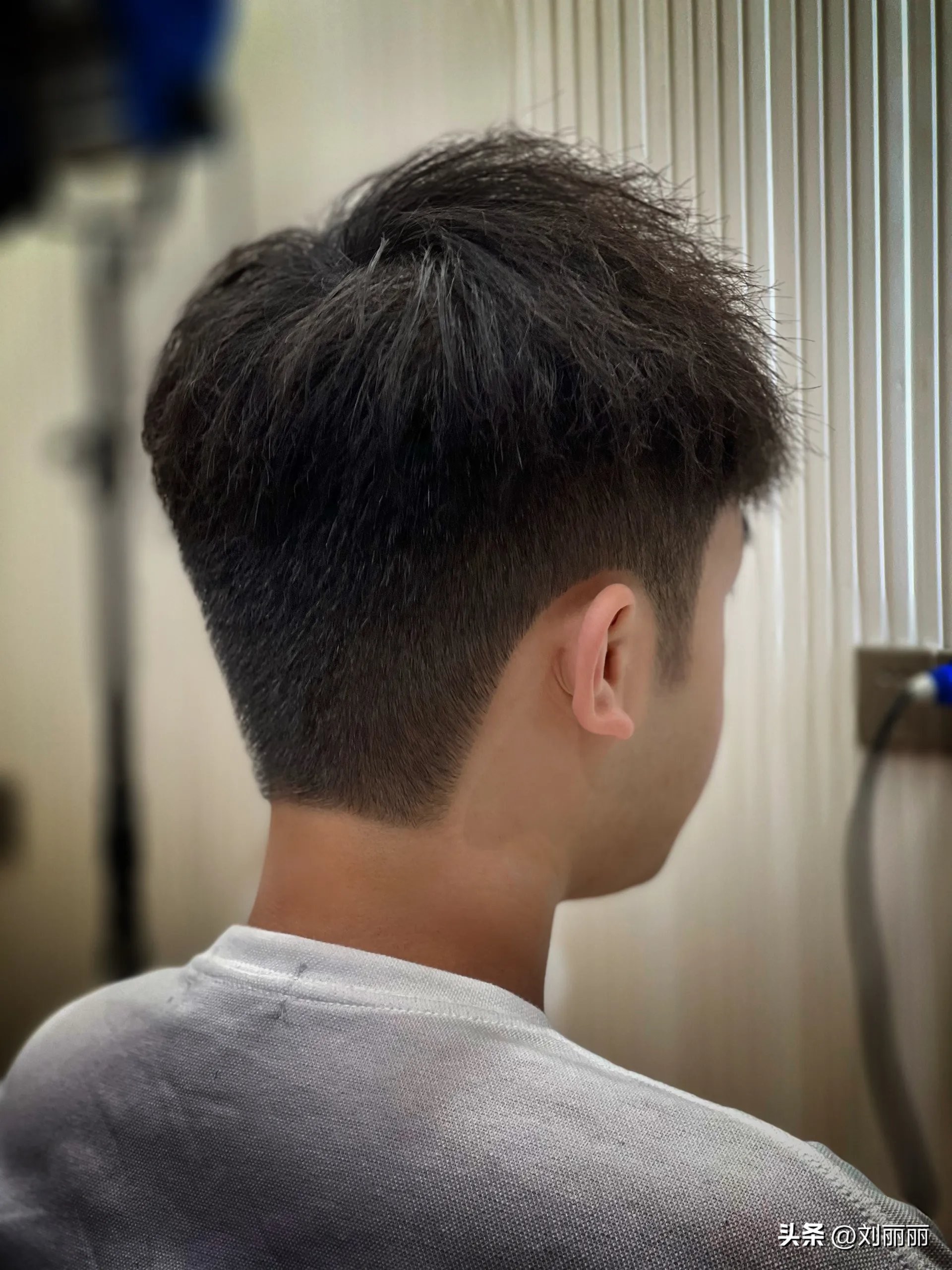 男士帅气发型每个男士都应该尝试,清爽帅气又好看的男士发型