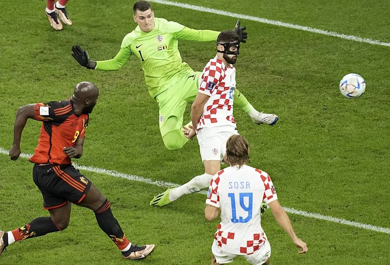 卢卡库关键时刻掉链子,卢卡库点赞集锦