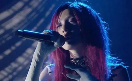 “偏执歌后”中岛美嘉：凭一首歌拉低日本自杀率，失聪仍坚持歌唱